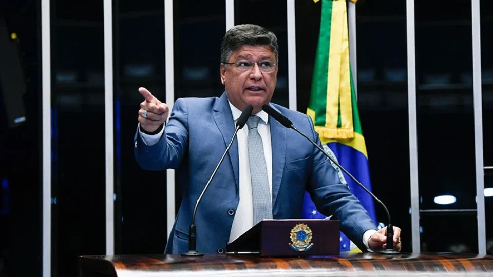 Política Deputados pedem suspeição de presidente da CPMI do INSS Parlamentares do PT acionam Congresso para afastar Carlos Viana, citando conflito de interesses e conexões com investigados