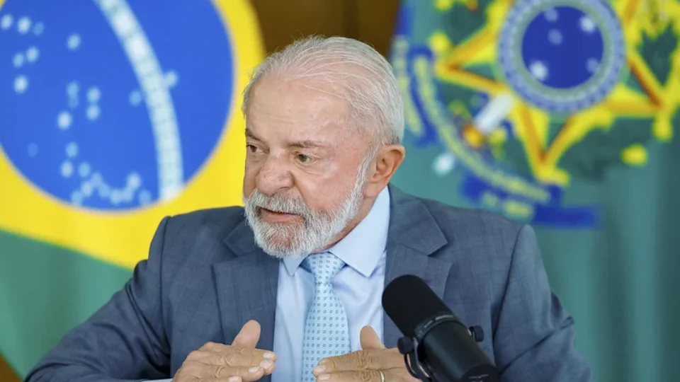 Lula lidera 1º turno com 38%, contra 30% de Flávio Bolsonaro e 11% de Cury, diz Real Time Big Data Pesquisa também mostra presidente empatado numericamente com Flávio Bolsonaro no 2º turno  Conteúdo postado por: Otávio Rosso Otávio Rosso