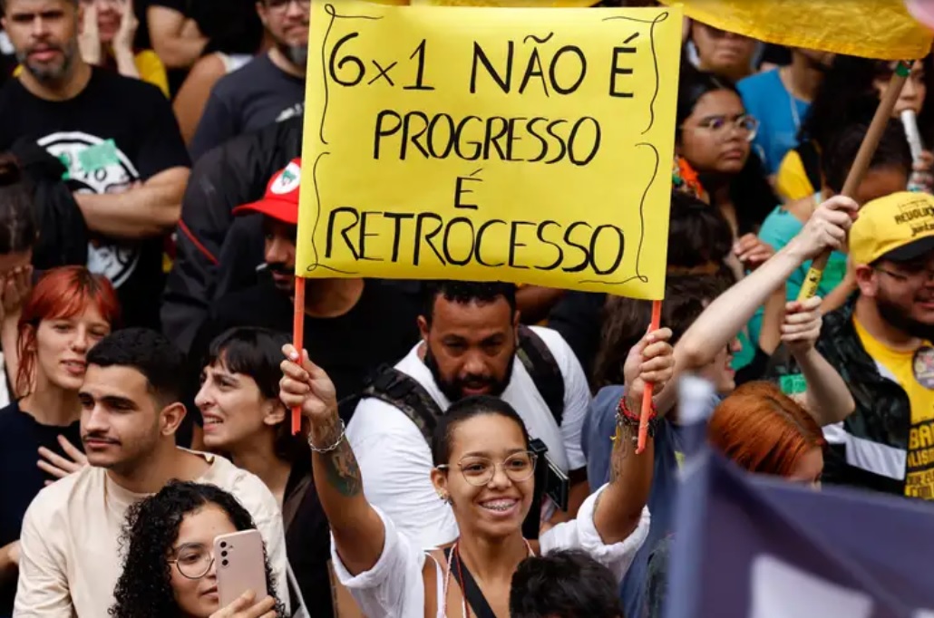 Centrão esvazia PEC do fim da escala 6×1 com proposta que pode ampliar jornada para 52 horas Texto altera proposta original, permite jornadas de até 52 horas semanais e adia por dez anos a redução da carga horária.